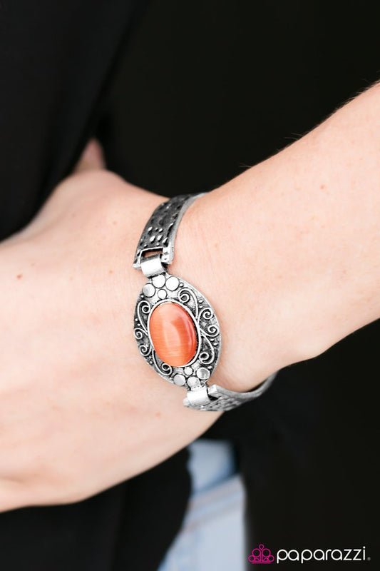 Pulsera Paparazzi ~ The GLOW-Getter - Naranja