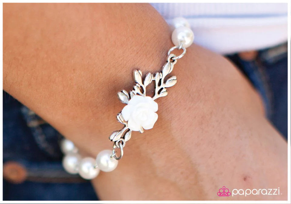 Pulsera Paparazzi ~ Azúcar y Especias - Blanco