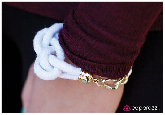 Pulsera Paparazzi ~ ¿Ser o NUDO para ser? - Blanco