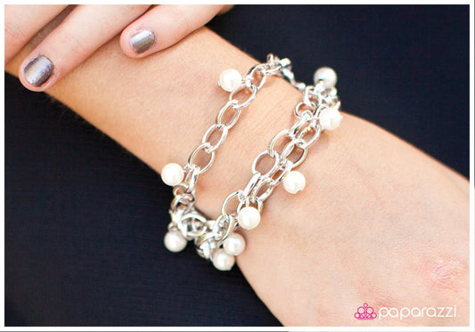 Pulsera Paparazzi ~ Links of Luxury - Blanco