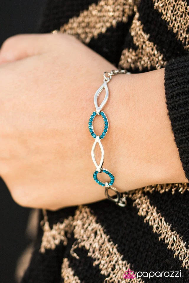 Pulsera Paparazzi ~ Brillo y glamour - Azul