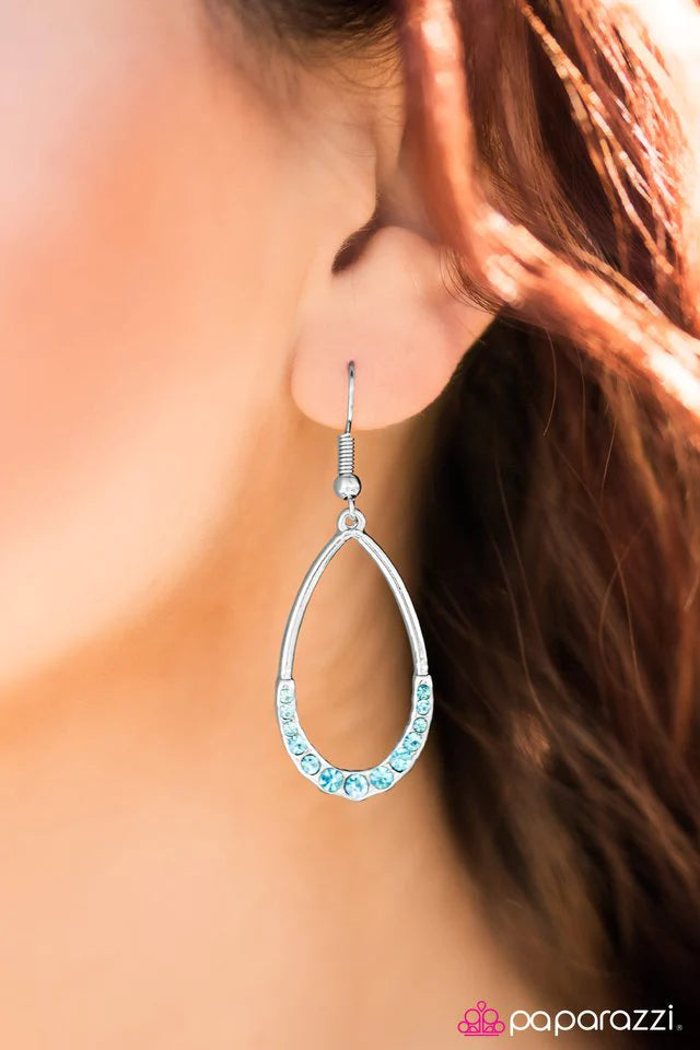 Paparazzi Earring ~ Kiss The Girl - Blue