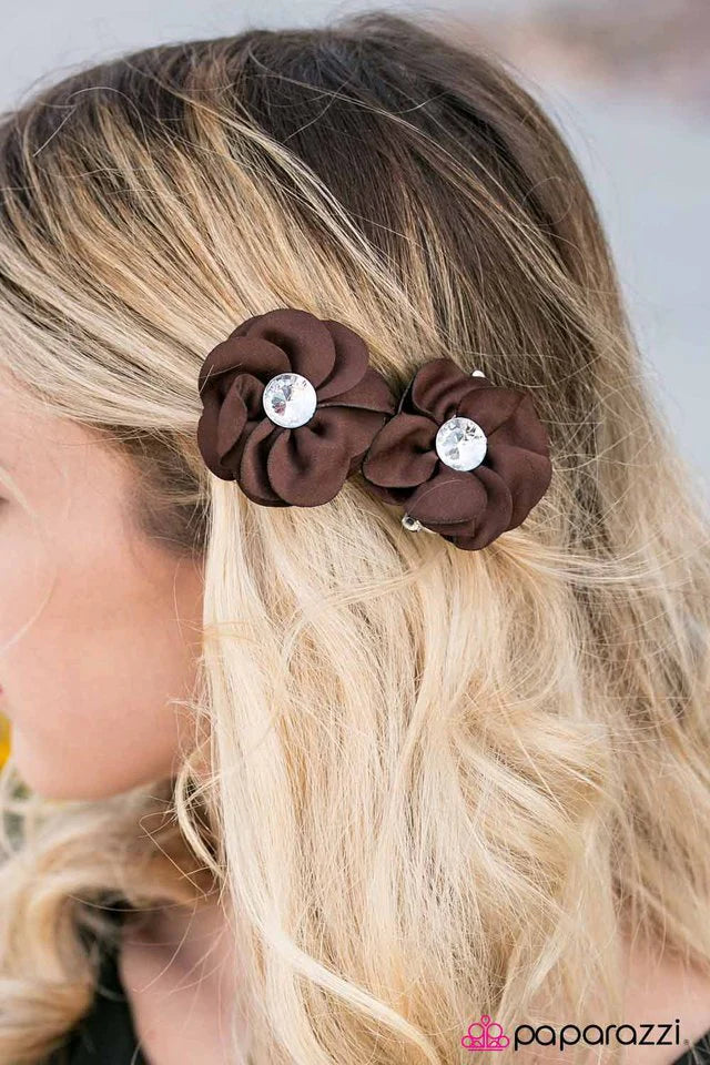 Accesorios para el cabello de Paparazzi ~ Little Darlings - Marrón