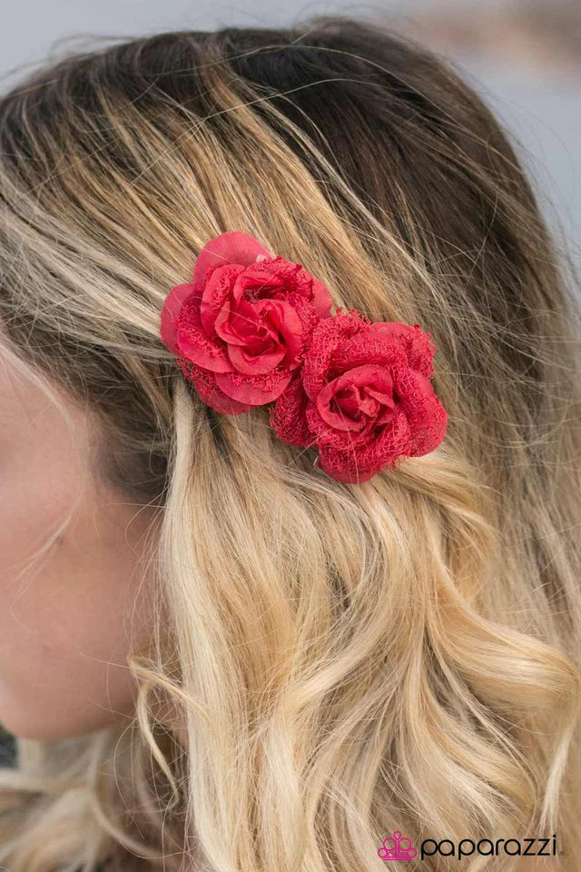 Accesorios para el cabello de Paparazzi ~ Té para dos - Rojo