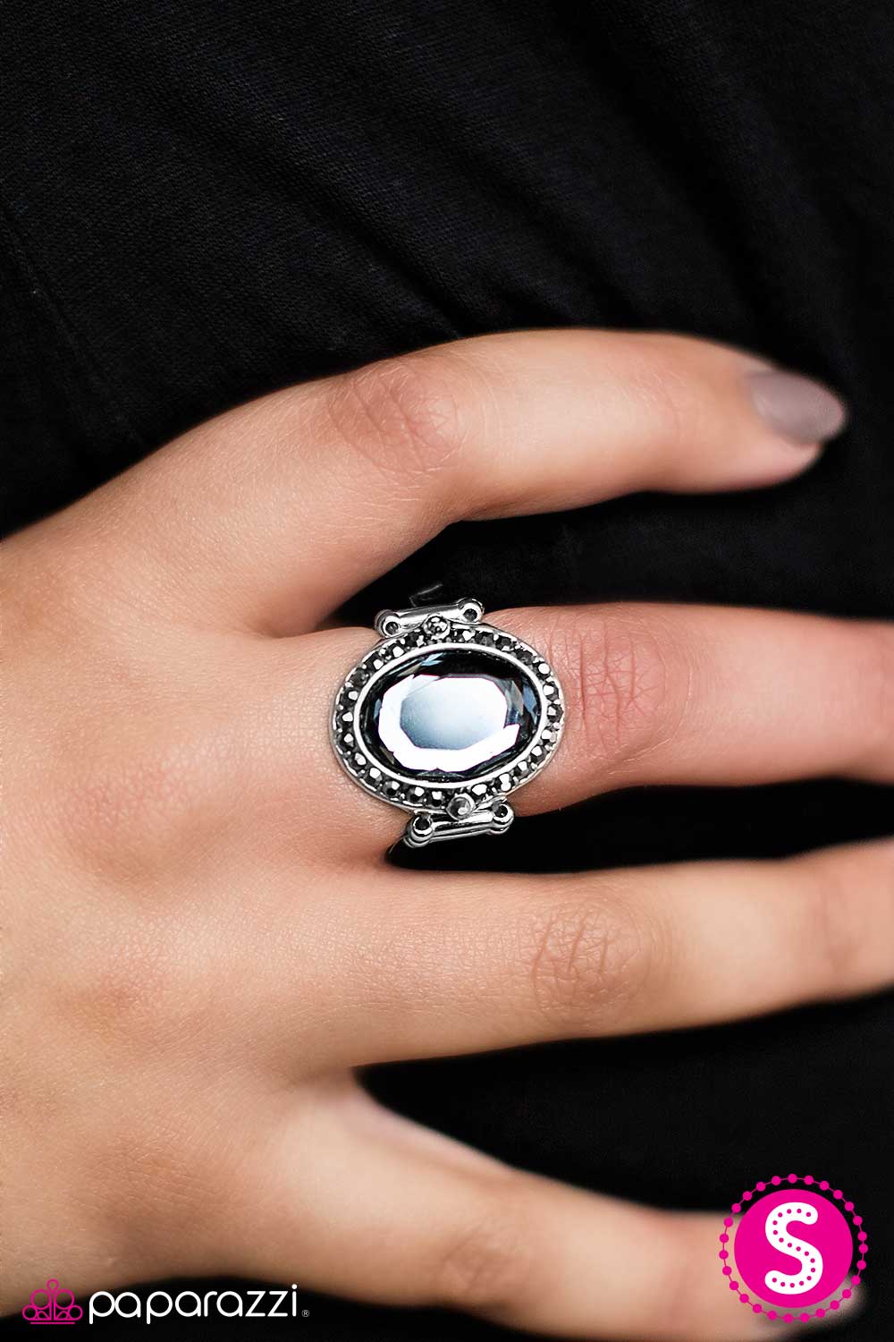 Anillo Paparazzi ~ Strike A JUXTAPOSE - Plata