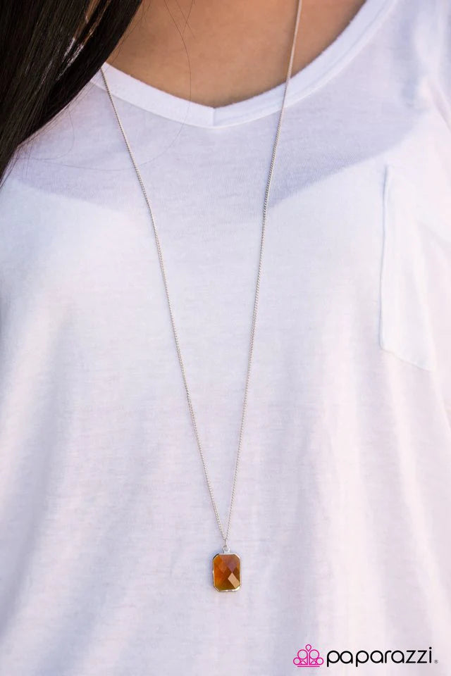 Collar Paparazzi ~ GLASSY Lady - Marrón