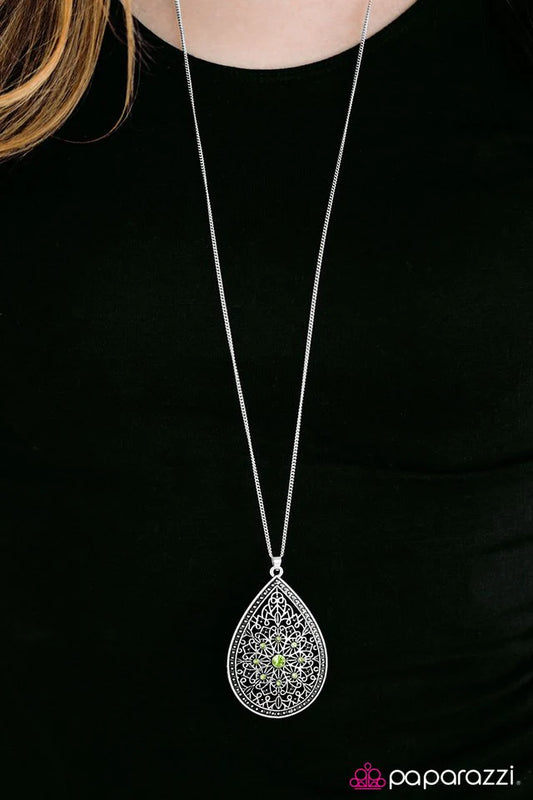 Collar Paparazzi ~ QUEEN Me - Verde