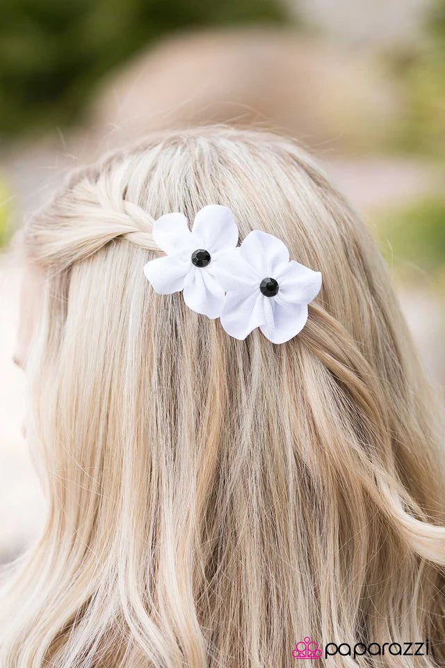 Accesorios para el cabello Paparazzi ~ Petal Poise - Blanco