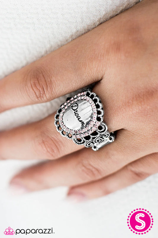 Paparazzi Ring ~ Dream Like Theres No Tomorrow - Pink