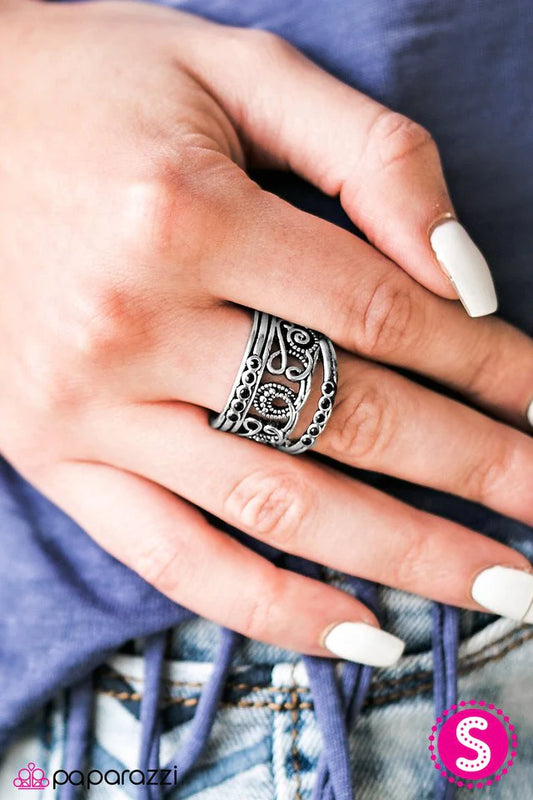 Paparazzi Ring ~ I Feel REFINED - Black