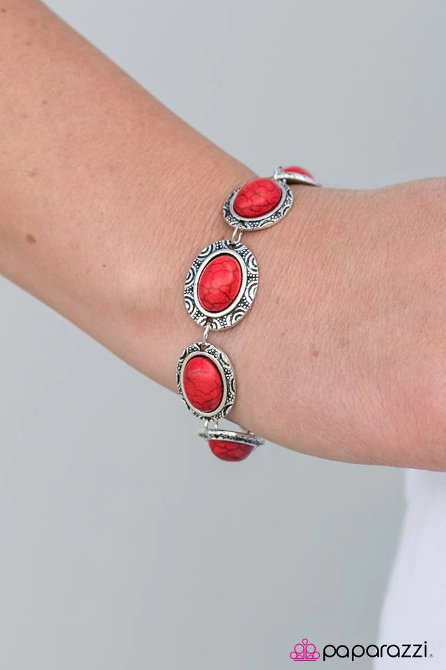 Pulsera Paparazzi ~ Te atrapo en el ACANTILADO - Rojo