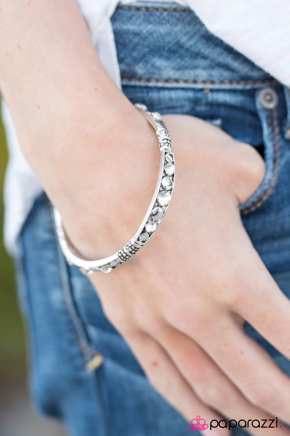 Paparazzi Bracelet ~ Get Your Sparkle On - White