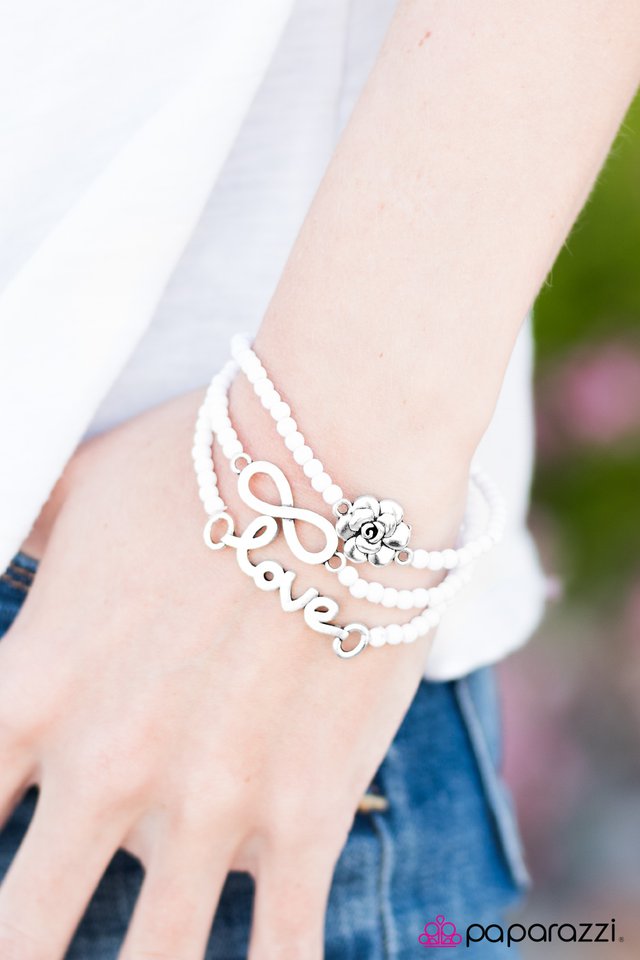 Paparazzi Bracelet ~ Unforgettable Summer - White