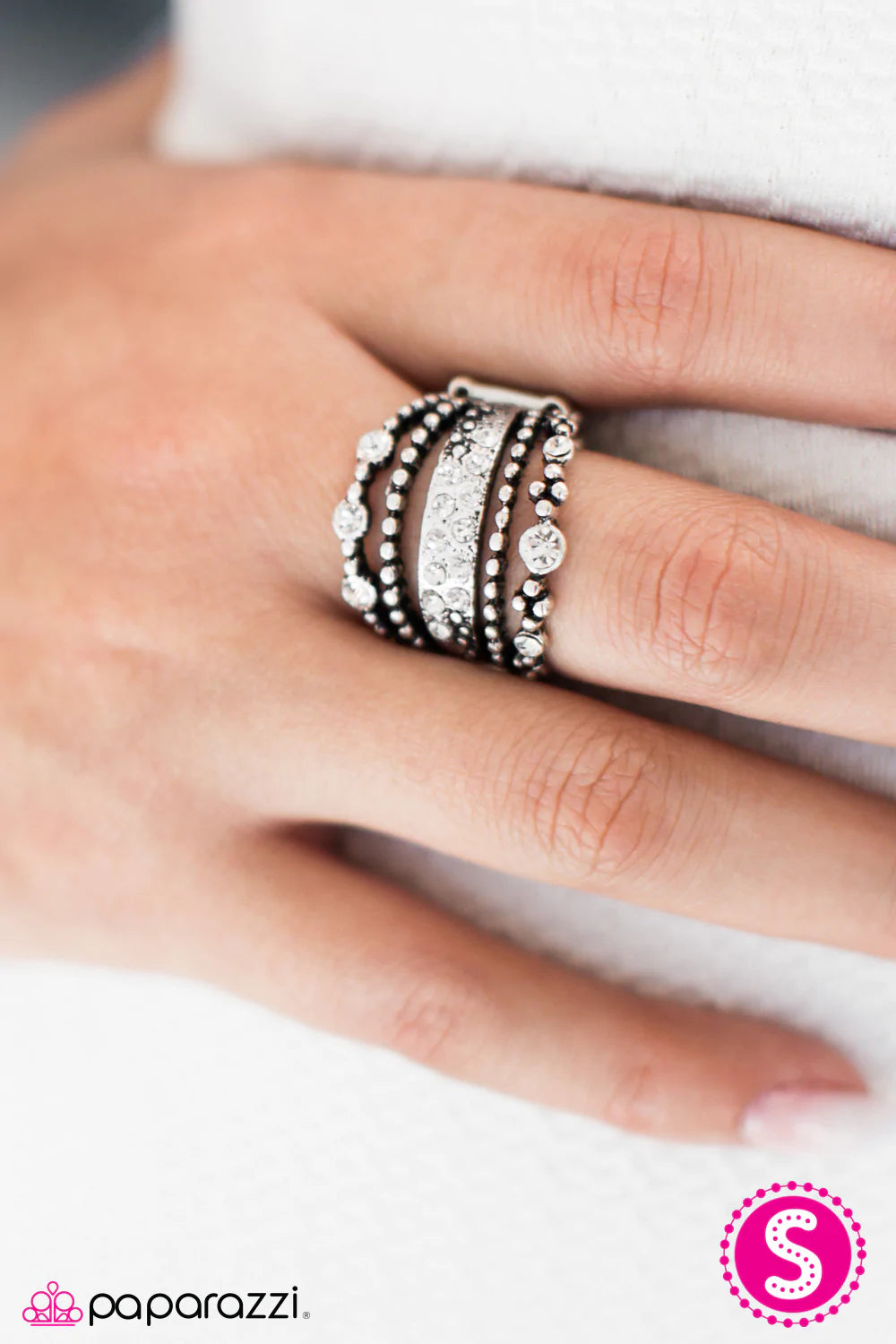 Paparazzi Ring ~ GLEAM Chaser - White