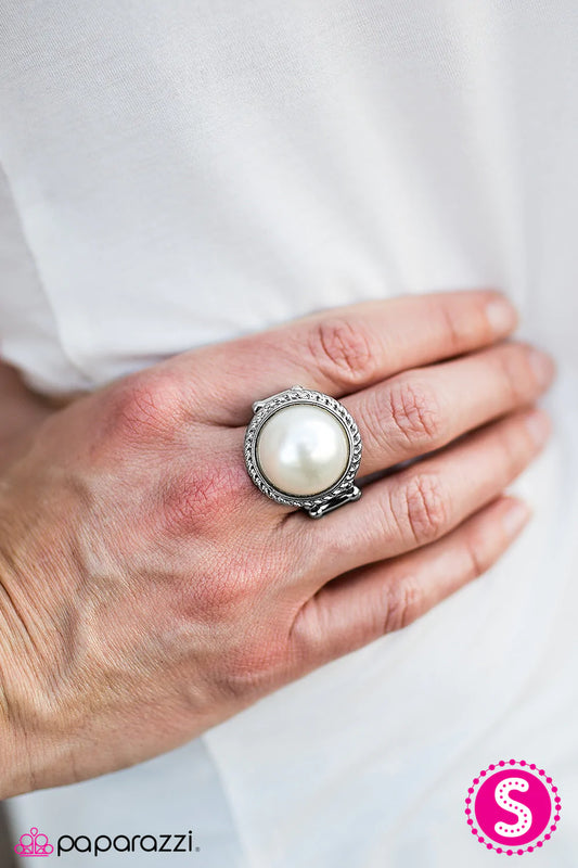 Anillo Paparazzi ~ Tómame la mano - Blanco