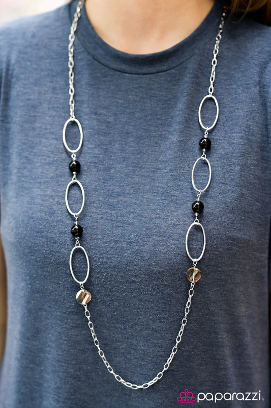 Paparazzi Necklace ~ A Role To SHINE For - Black