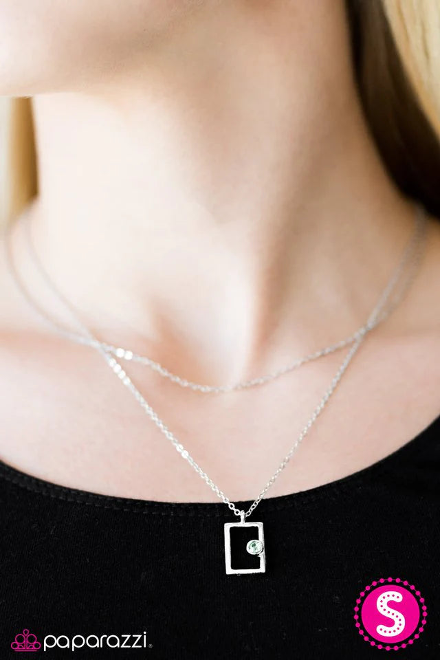 Collar Paparazzi ~ Marco famoso - Verde