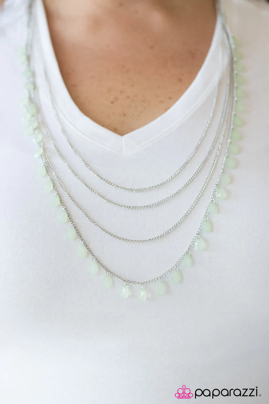 Collar Paparazzi ~ Lluvias de verano - Verde