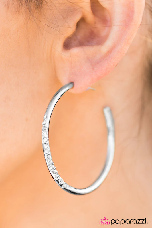 Paparazzi Earring ~ Need To Glow - White