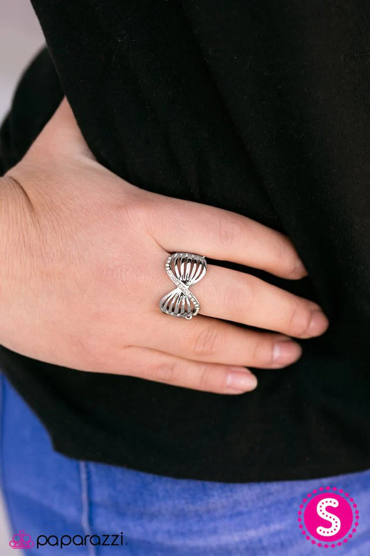 Paparazzi Ring ~ Pretty As A Bow - Brown