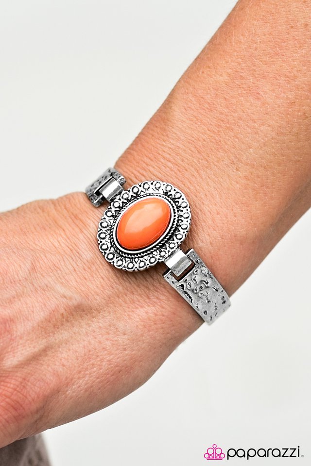 Pulsera Paparazzi ~ Mesa Muse - Naranja