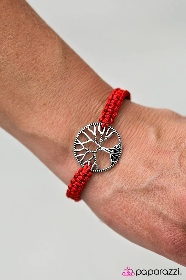 Pulsera Paparazzi ~ Stand Tall - Roja