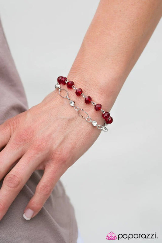 Pulsera Paparazzi ~ Más rica que tus sueños más deslumbrantes - Rojo