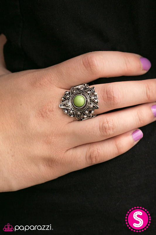 Anillo Paparazzi ~ Megastar - Verde