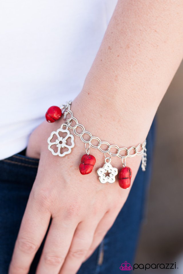 Pulsera Paparazzi ~ Jardín de rocas - Rojo