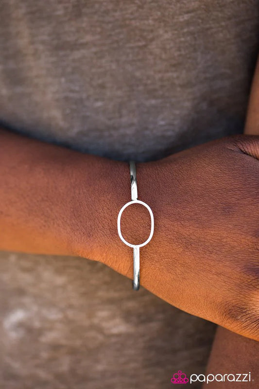 Pulsera Paparazzi ~ Sentirse centrado - Plata