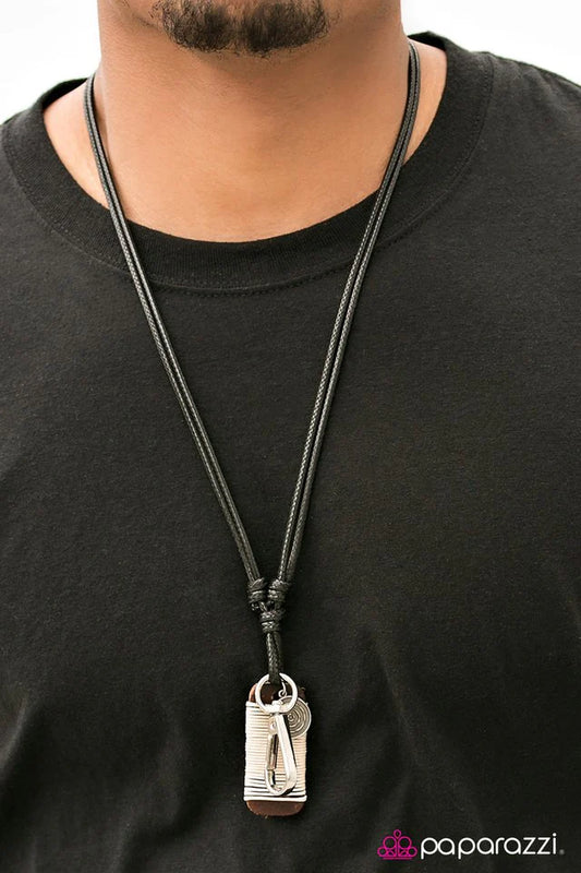 Collar de paparazzi: Necesito un héroe, marrón