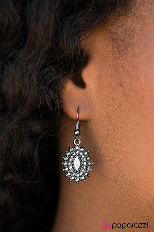 Paparazzi Earring ~ Everyones A SHIMMER! - Silver