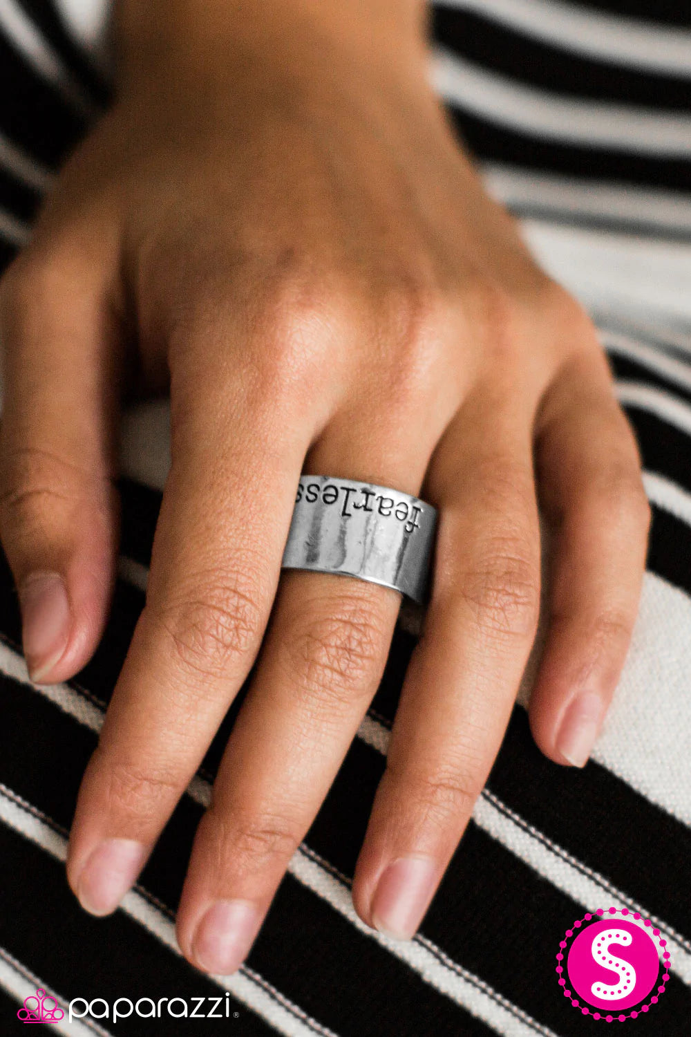 Paparazzi Ring ~ Fearlessly Fashionable - Silver