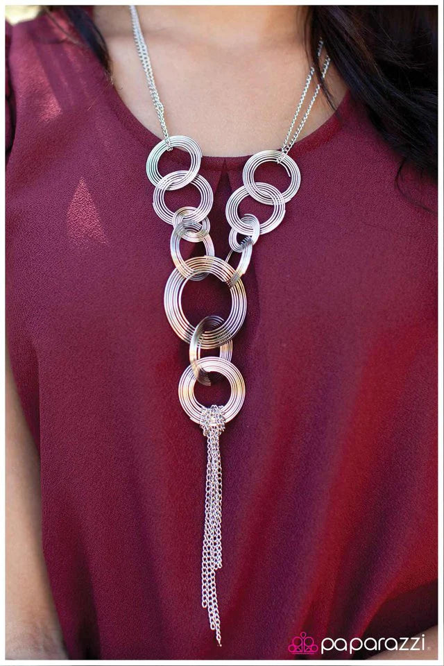 Collar Paparazzi ~ Going Platinum - Plata