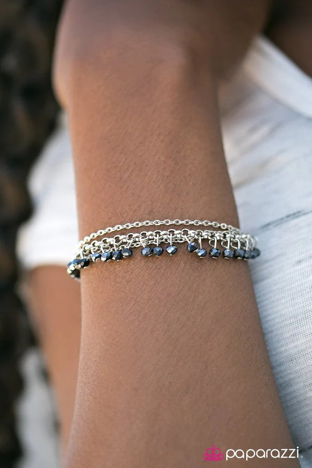 Pulsera Paparazzi ~ Moda de fuegos artificiales - Azul