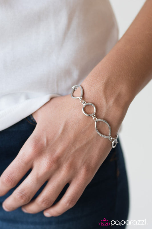 Paparazzi Bracelet ~ Daringly Daring - Silver