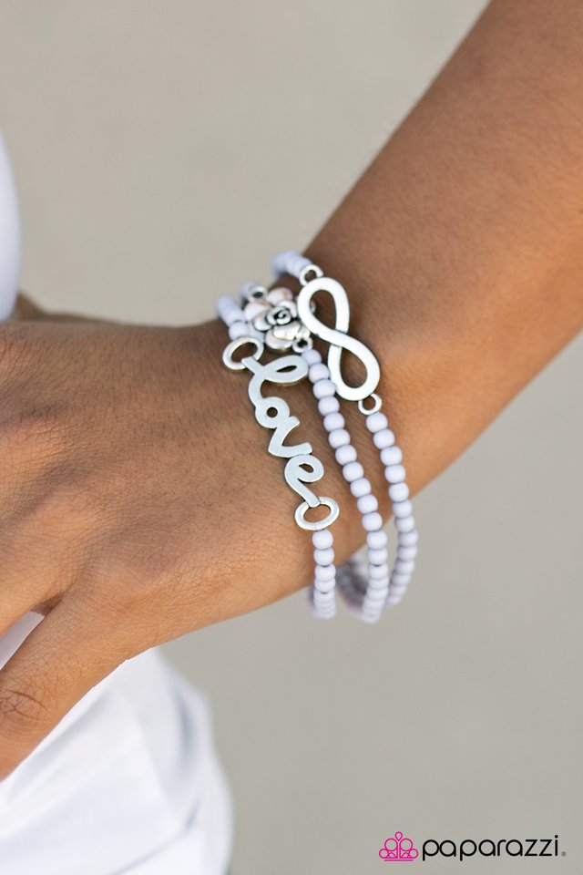 Paparazzi Bracelet ~ Unforgettable Summer - Silver