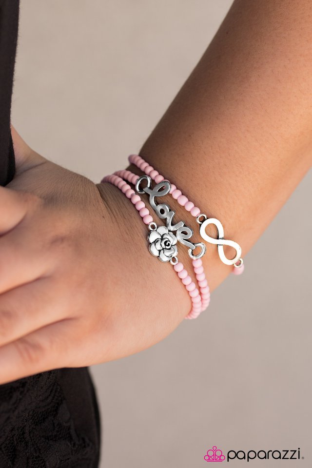 Paparazzi Bracelet ~ Unforgettable Summer - Pink