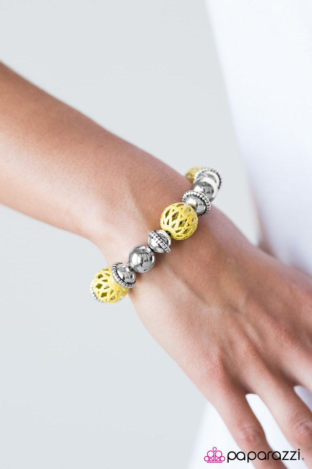 Pulsera Paparazzi ~ Navegación de verano - Amarillo