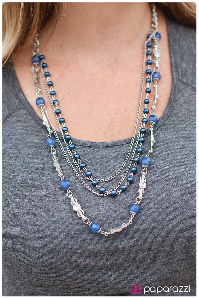 Collar Paparazzi ~ Frosted and Fabulous - Azul