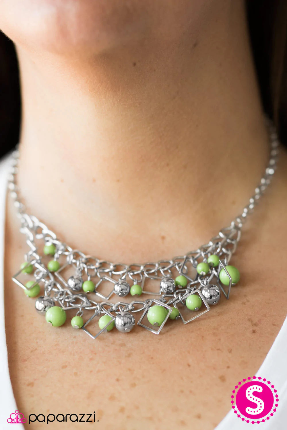 Collar Paparazzi ~ Finalmente FRAME-ous - Verde