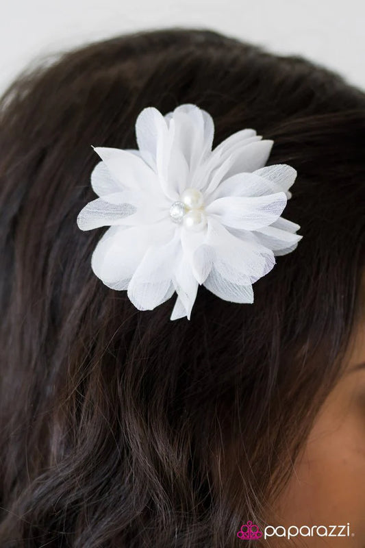 Accesorios para el cabello de Paparazzi ~ Summer Sweetheart - Blanco