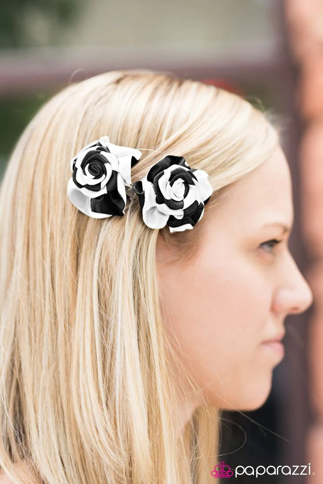 Paparazzi Hair Accessories ~ Check This Out - Black