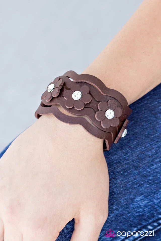 Paparazzi Bracelet ~ DAISY In Love - Brown