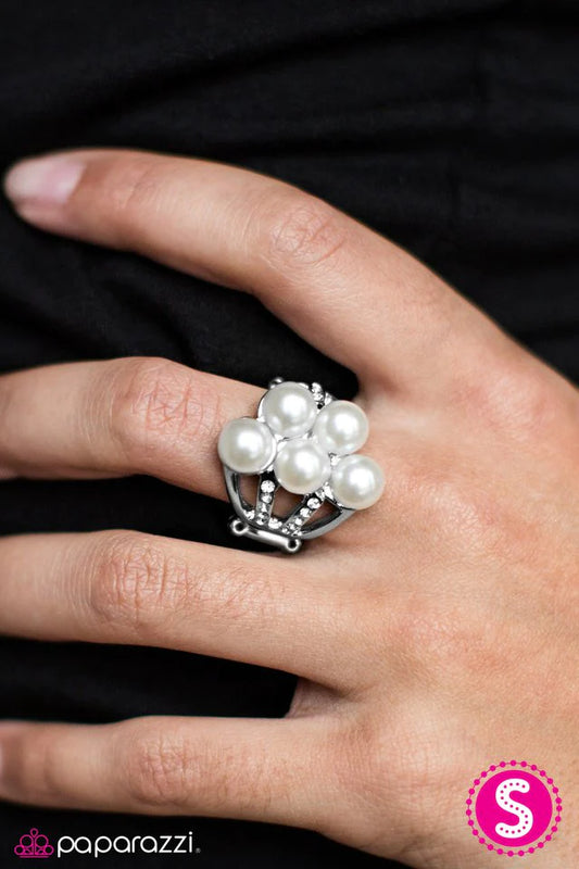 Paparazzi Ring ~ Can You Keep A SEA-cret? - White