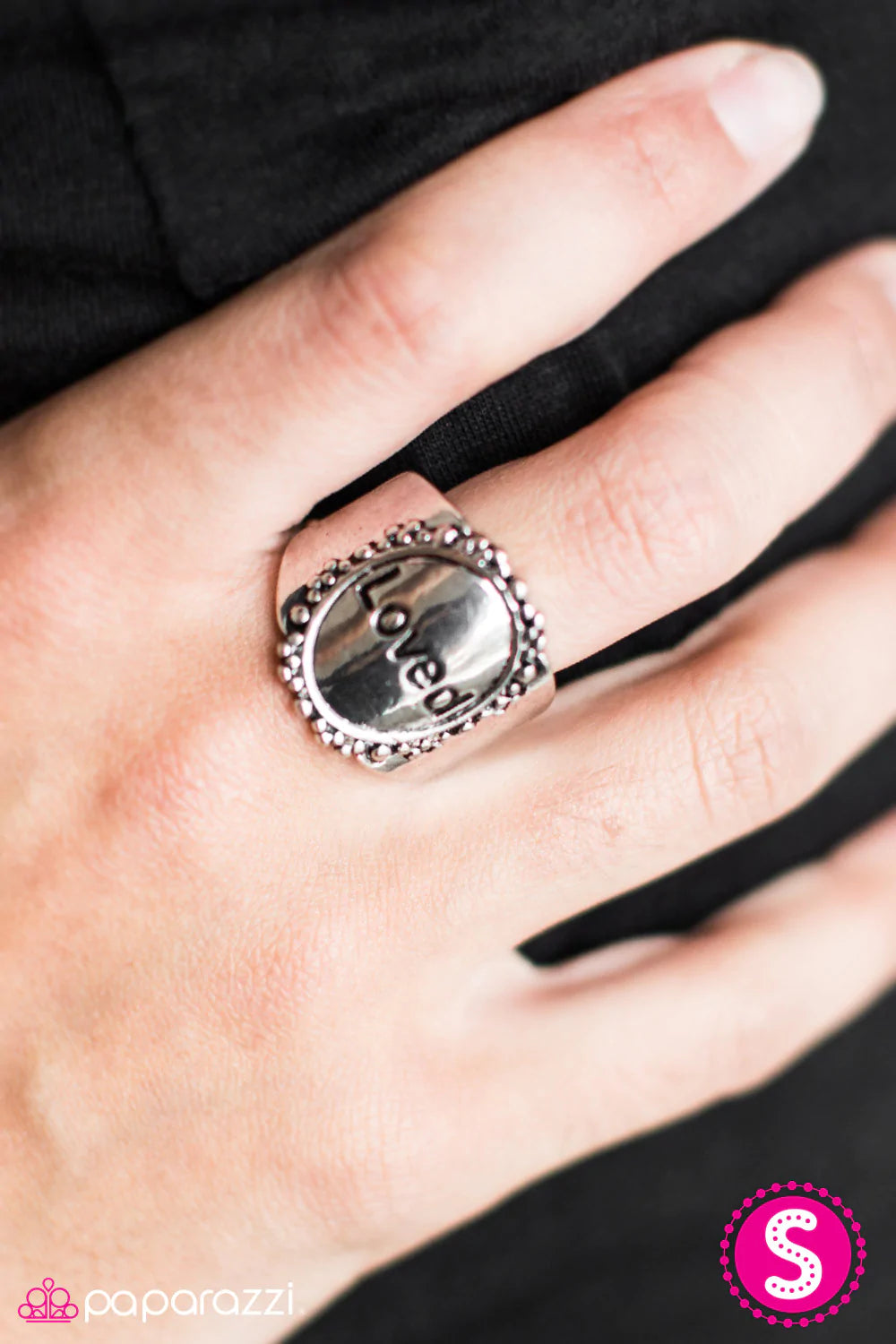 Paparazzi Ring ~ Feelin Loved - Silver