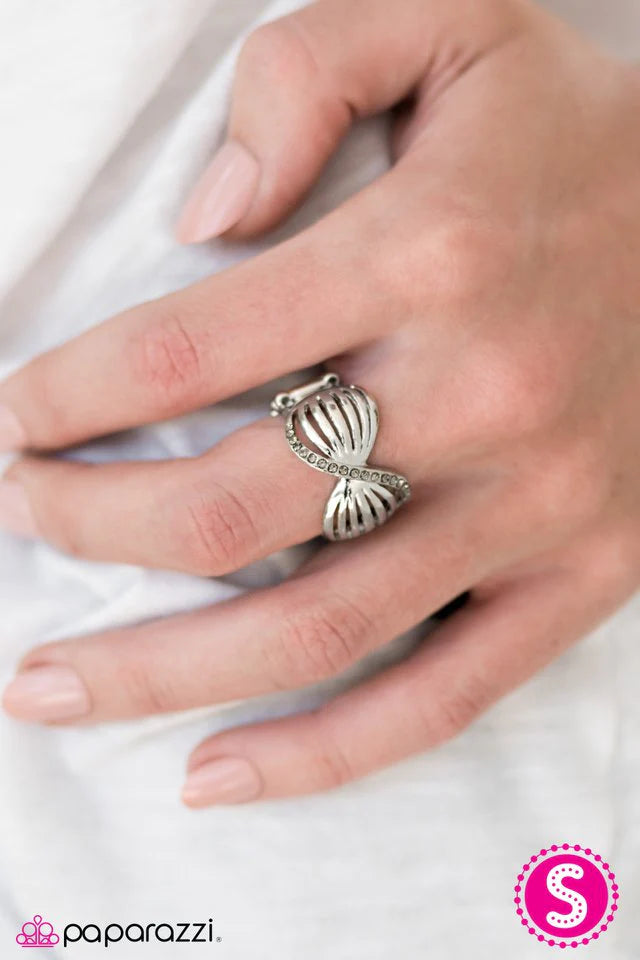 Paparazzi Ring ~ Pretty As A Bow - Silver