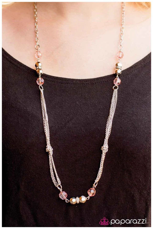 Collar Paparazzi ~ Toda arreglada - Rosa