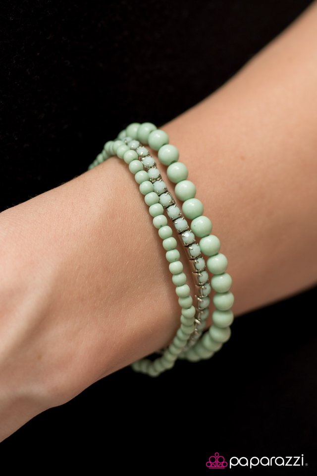 Pulsera Paparazzi ~ Bonita y elegante - Verde