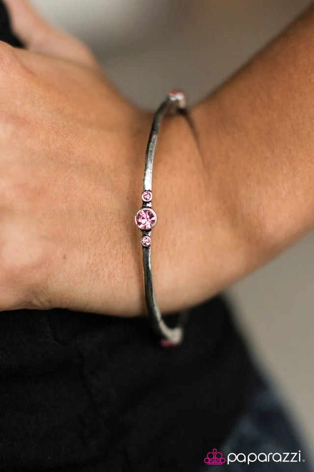 Pulsera Paparazzi ~ Girl Of My GLEAMS - Rosa